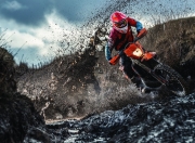 开云体育官网-赛道与球场，当F1引擎轰鸣遇见字母哥的绝杀时刻