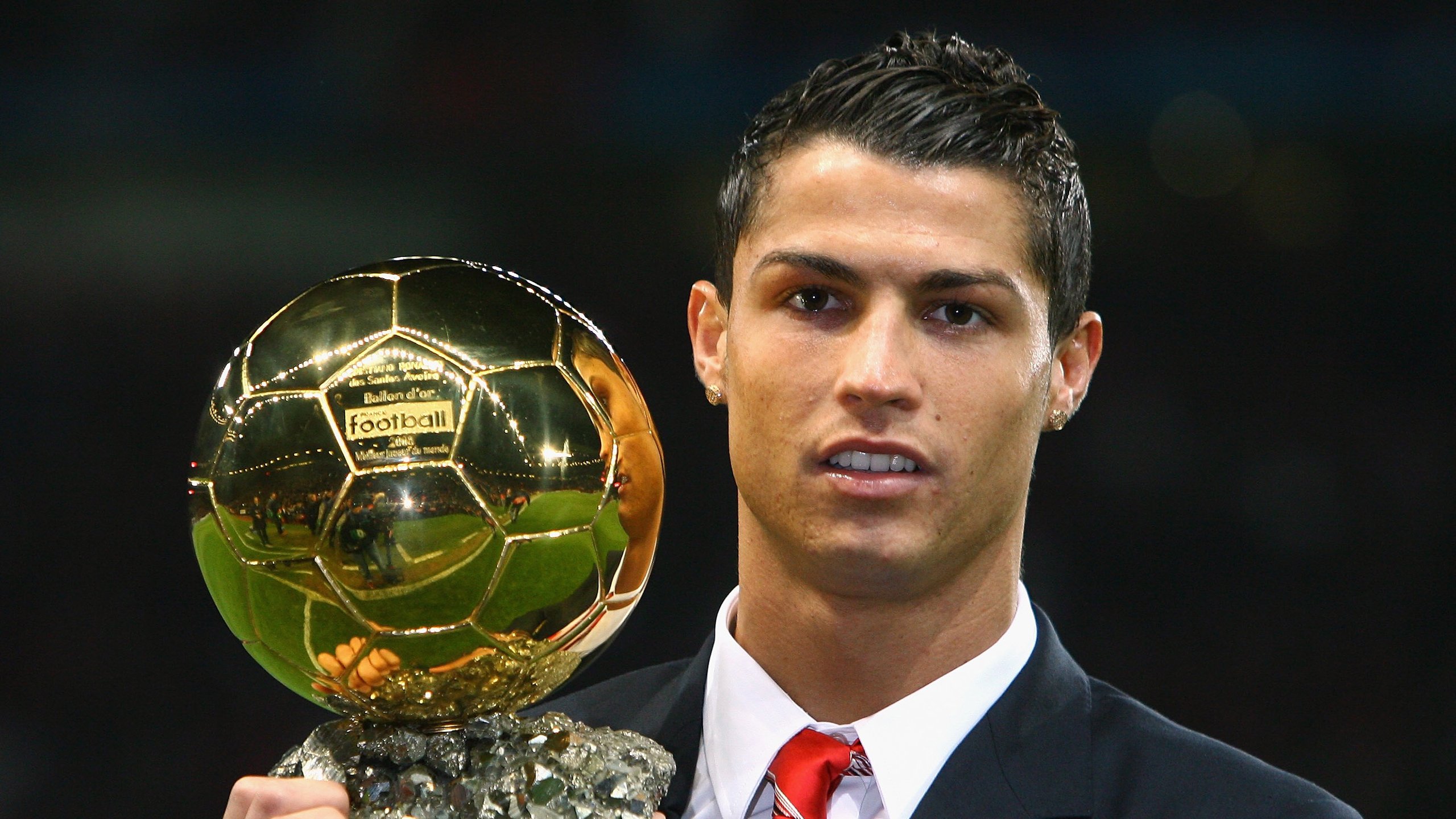 本泽马焦点战破茧成蝶，勒沃库森铁血封锁诠释现代防守艺术