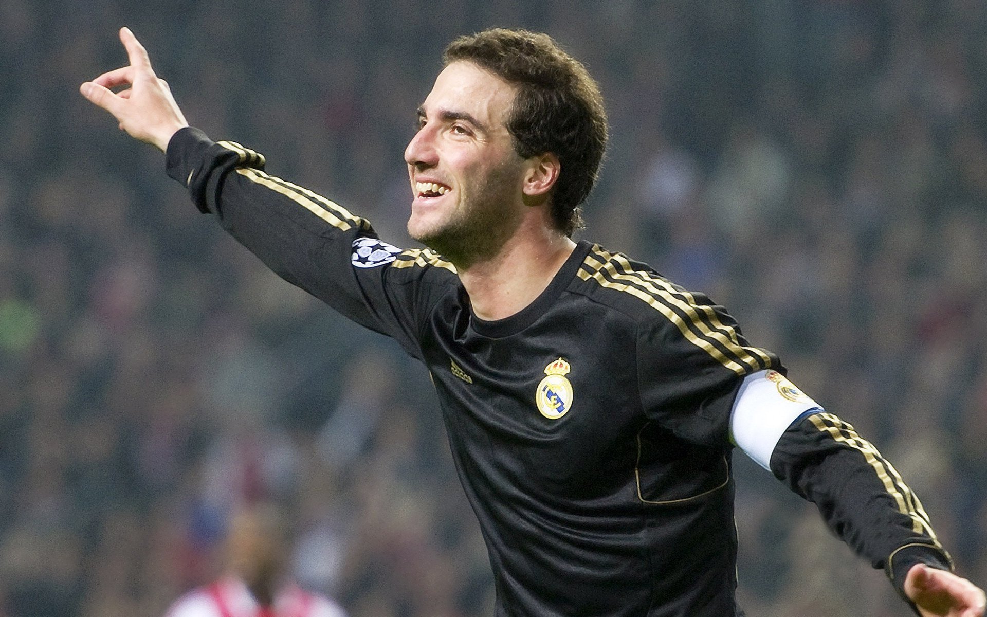 曼联的节奏艺术，从秘鲁到本泽马，掌控力的多维诠释